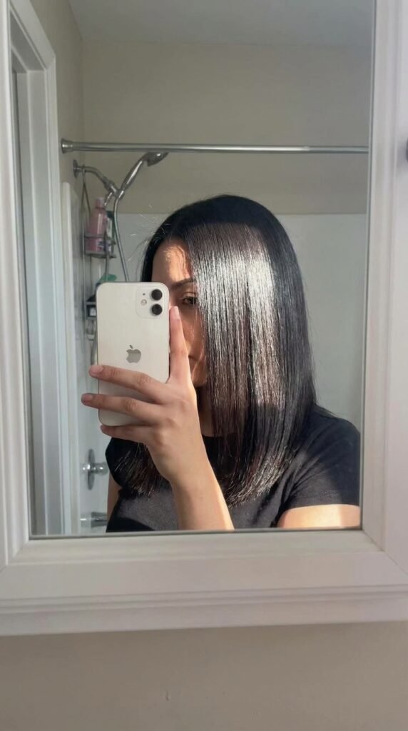 10 Mid-Length Hairstyles I Keep Coming Back To 7 6. Sleek Straight 202604161622